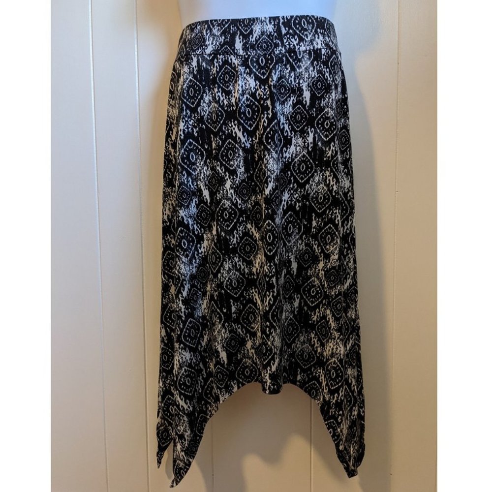 Joe B Black and White Long Skirt with Elastic Waist